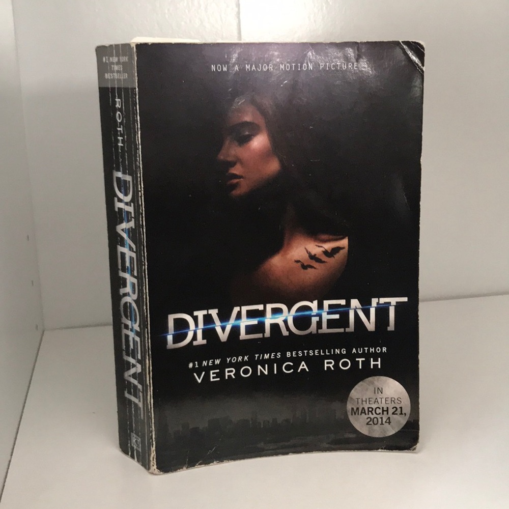 Divergent by Veronica Roth